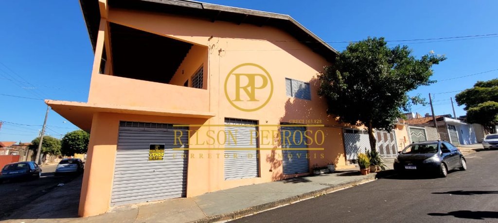 Casa com comércio À venda