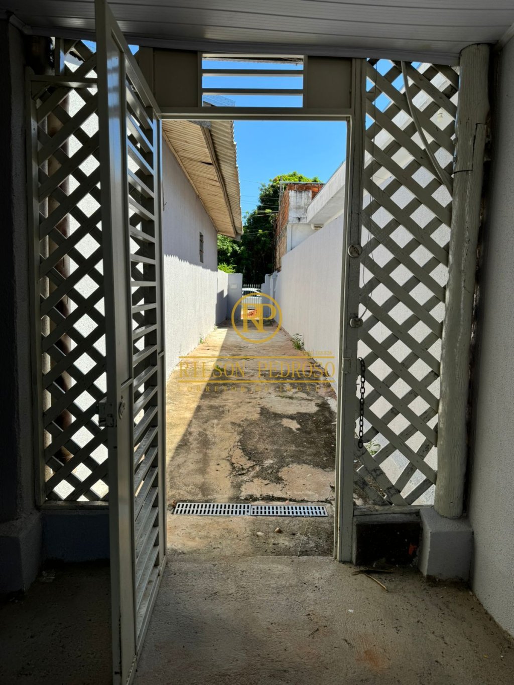 Casa nos fundos
