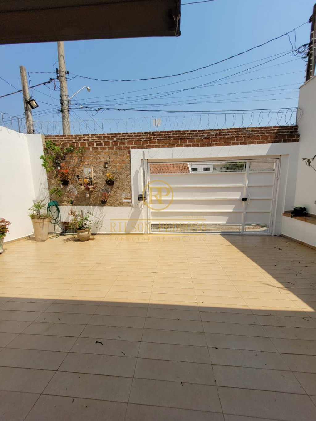 RESIDENCIA A VENDA