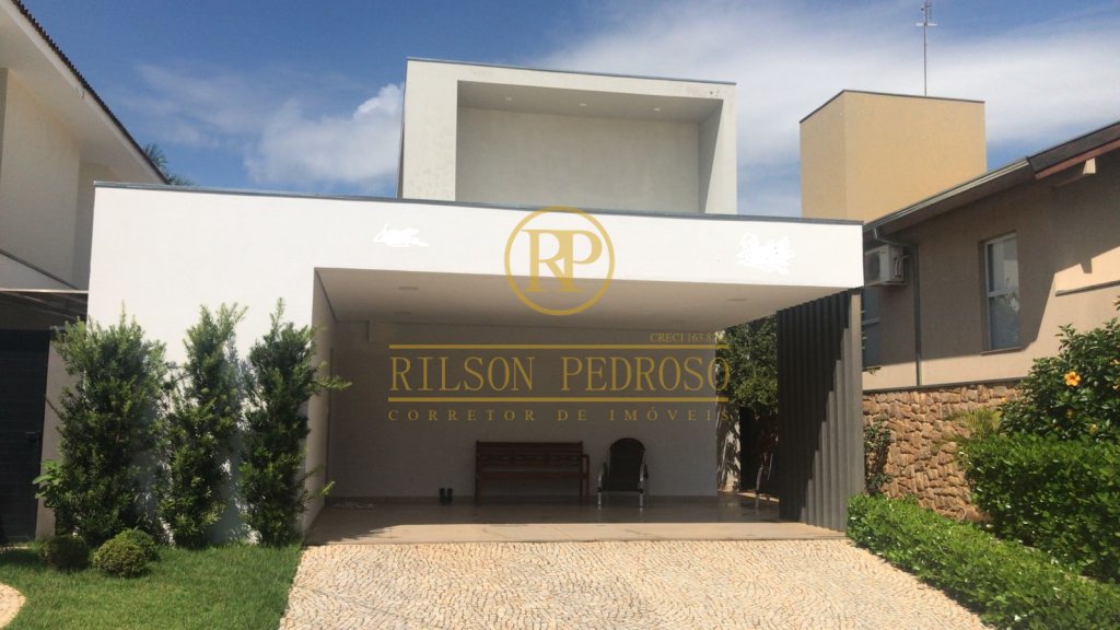 RESIDENCIA EM CONDOMINIO FECHADO